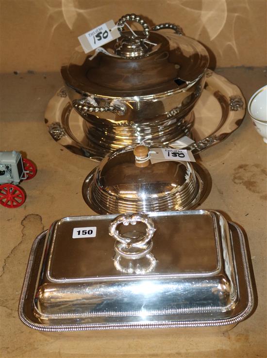 Plated soup tureen and cover, entree dish, muffin dish and circular tray